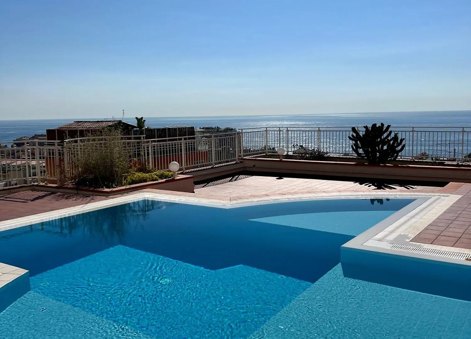 Charmant Studio, Piscine, Vue Mer Proche Monaco Cap-d'Ail